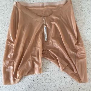 SKIMS barely there low back (NWT)